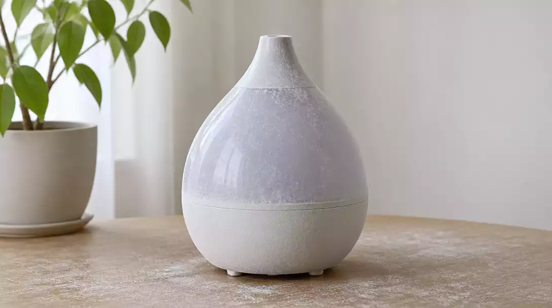 ASAKUKI humidifier with visible white dust on surrounding furniture